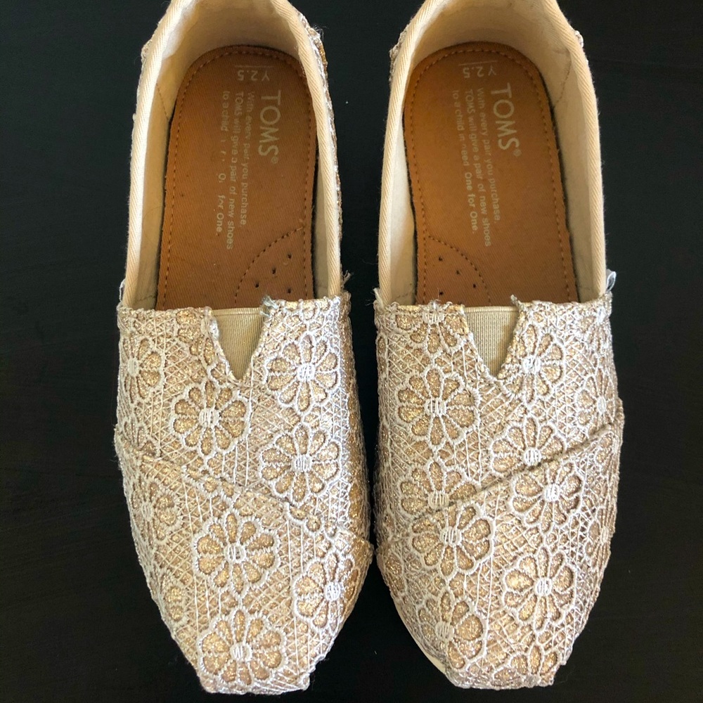 Toms gold and glittery with flowers size 2.5 youth
